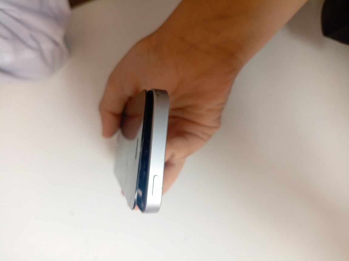 IPhone 5  se ekran ochilgan yonmaydi