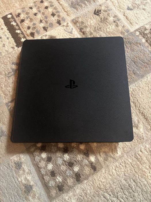 Ps4 slim 500 gb functionează perfect si nu scoate sunet deloc