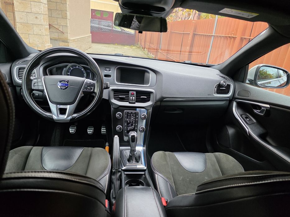 Volvo V40 - R Design