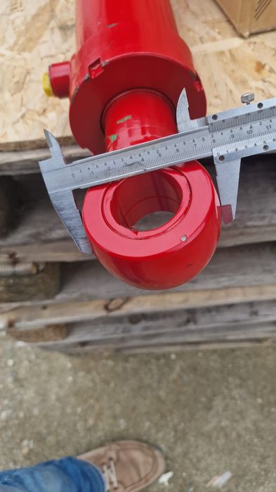 Cilindru hidraulic 50 cm inchis diametru tija 50 mm diametru bolt 40 m