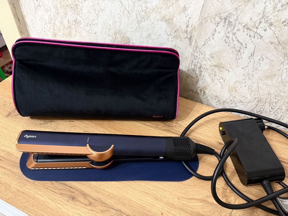 Продам утюжок Dyson Airstrait HT01.