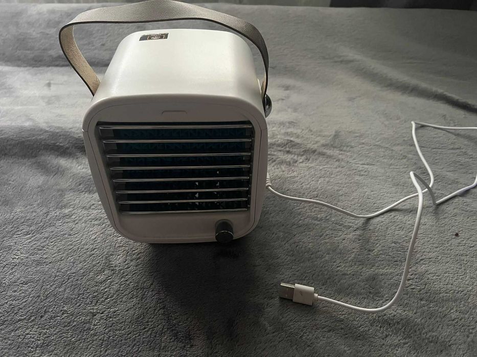 Ventilator Racitor cu gheata de birou cu fir USB si lumina LED