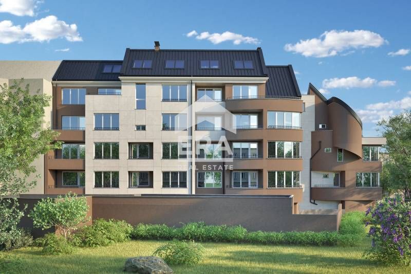 Продава се Двустаен апартамент в Русе, Център - 87 кв.м за 1650 €/кв.м - Снимка #2
