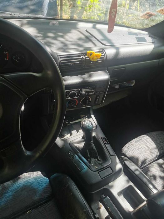 BMW Продава Хечбек