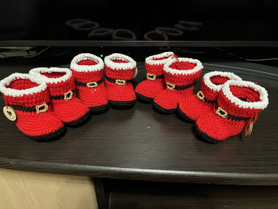 Пинетки санты вязаные