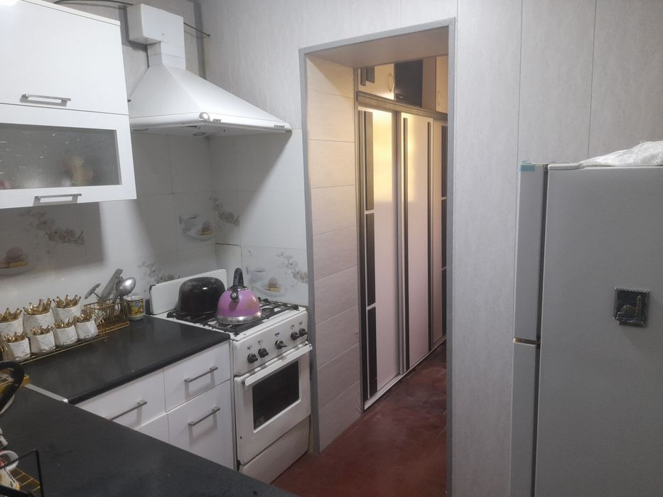 Gazalkent hokimiyat yonida kvartira sotiladi