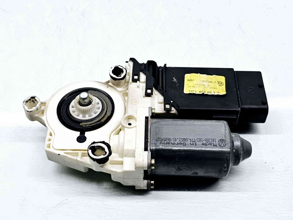 Motoras geam dreapta fata Volkswagen Golf 4 Variant (1J5) [Fabr 1999-2