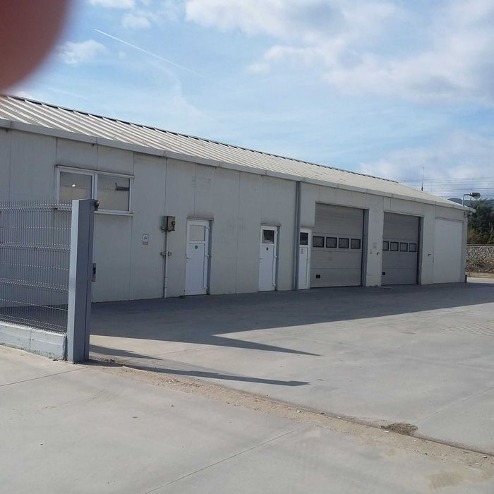 Proprietar inchiriez hala  in Alba Iulia, suprafata 220 mp