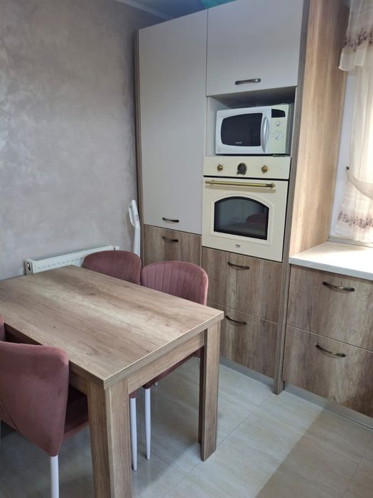 Apartament 4 camere, decomandat, Trivale-2 locuri de parcare+boxă