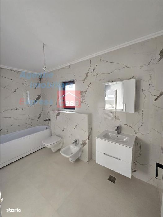 Casa de vanzare, 4 camere, 2 bai, 650 mp teren, statie Ratp