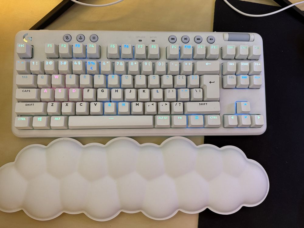 Клавиатура Logitech G715