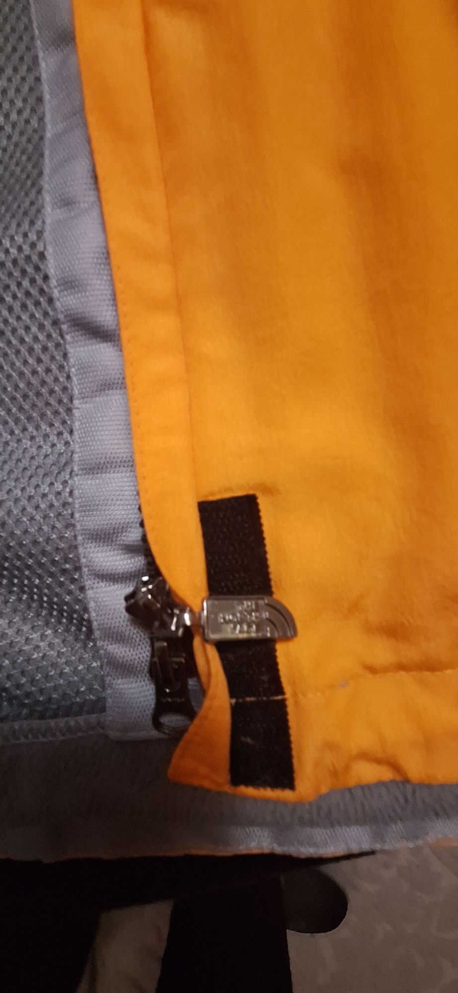 Зимно яке The North Face-M, панталон Crivit-S, шапка Helly Hansen