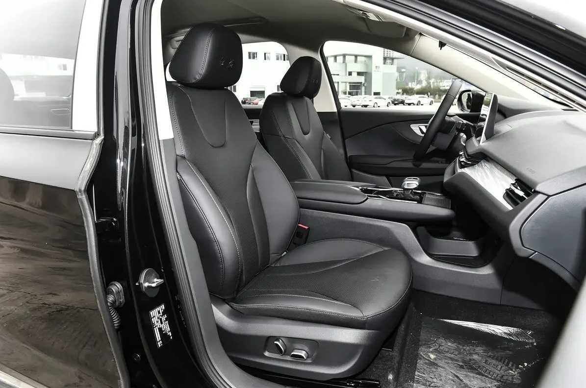 HONGQI E-QM5 500 km -18200!