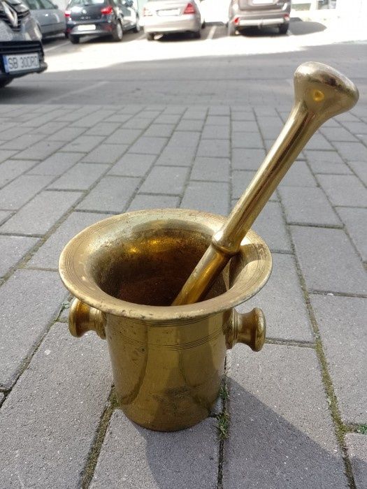 Elegant mojar cu pistil din bronz de dimensiuni impresionante,piesa cu