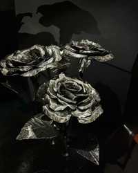 3 железные (кованые)розы на подставке