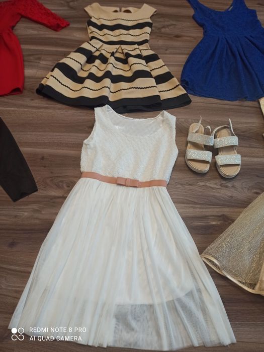 Vând lot rochii plus pantofi / schimb