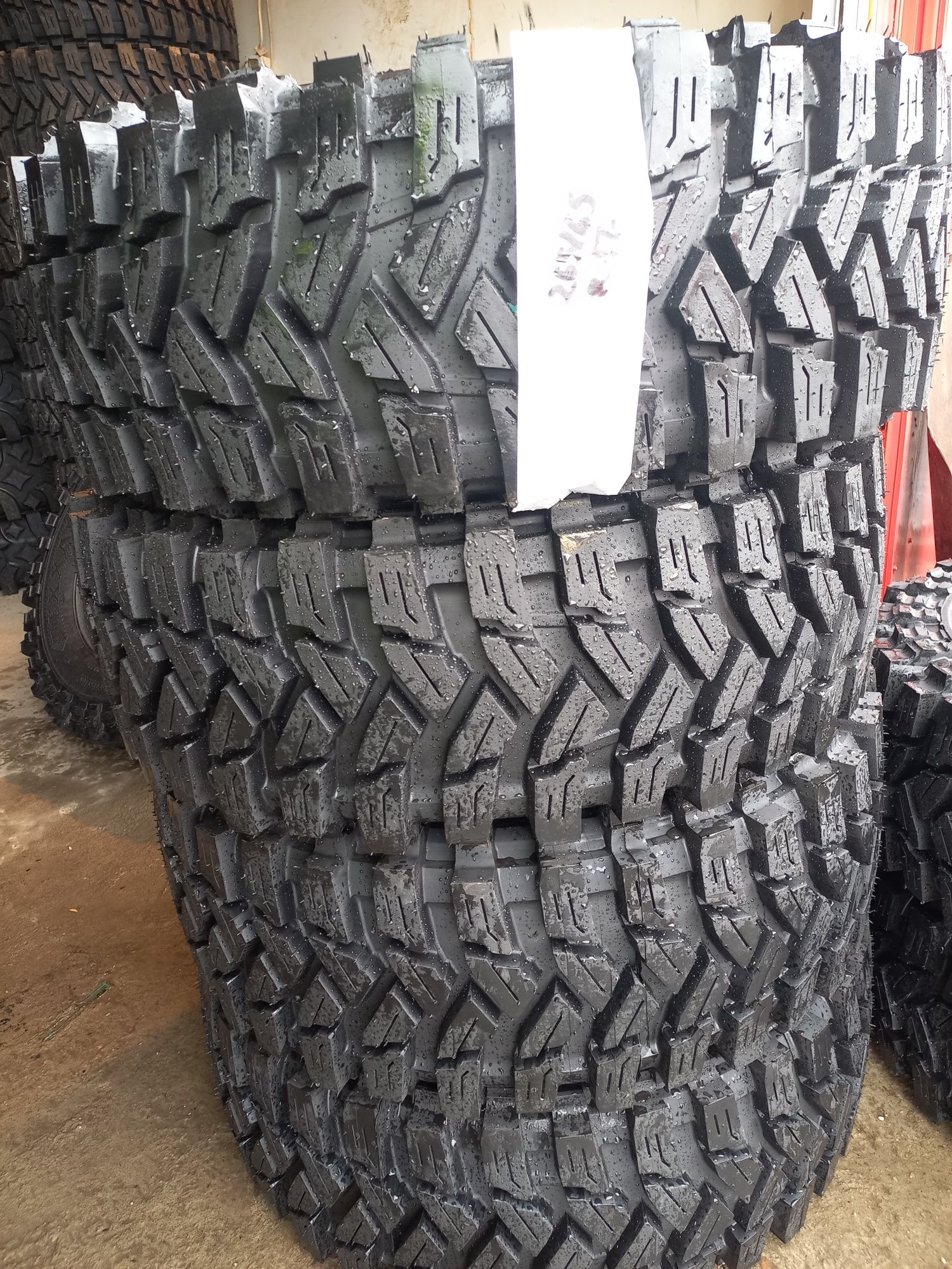 Anvelope off road 265/65R 17.