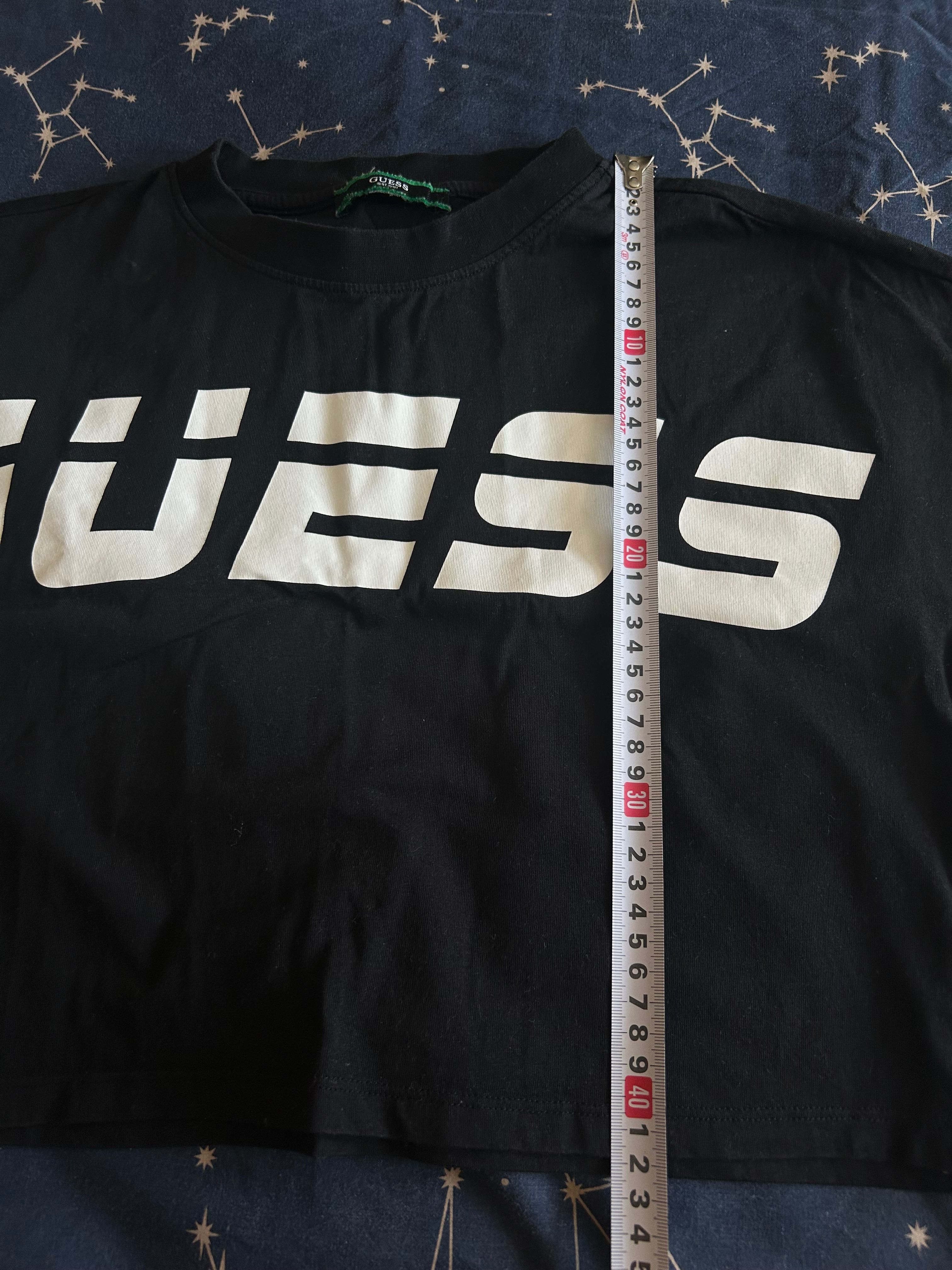 Къса черна тениска Guess