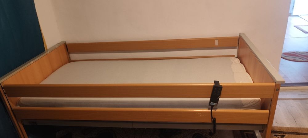 Pat de spital electric cu telecomandă + 2 saltele anti-escare