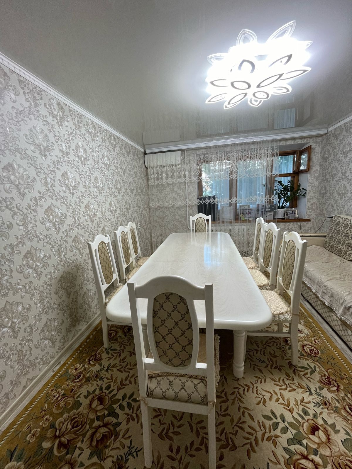 Продам стол со стульями