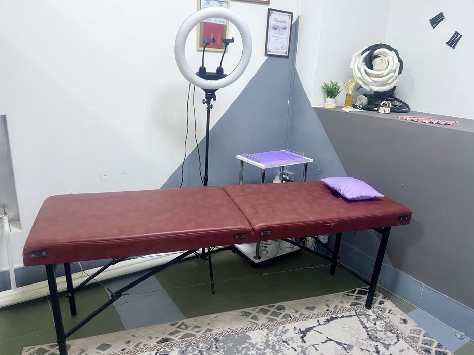 Продам кушетку и лэд лампу