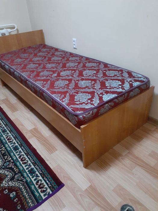 Кровать с матрасом