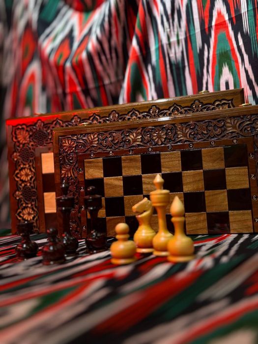 Шахматы резные ручная работа национальный сувенир