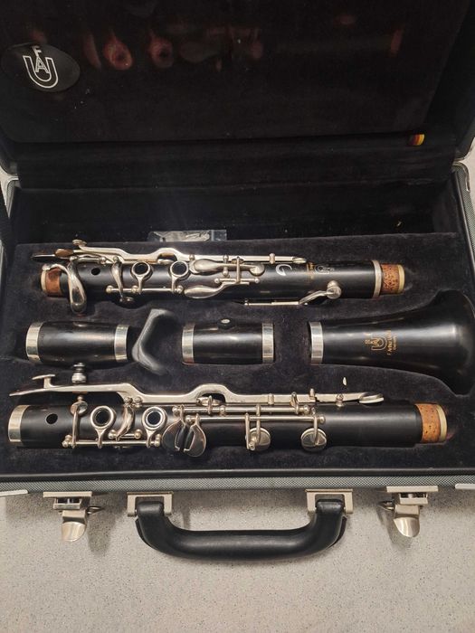 Продавам кларинет Юбел