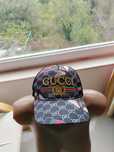 Шапка на Gucci..