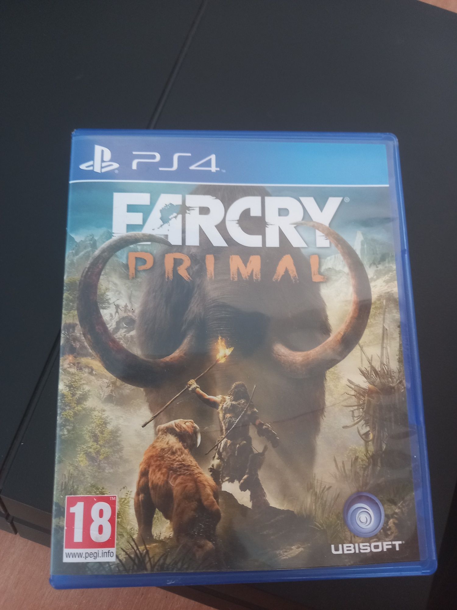 Vând ps 4 ușor negociabil