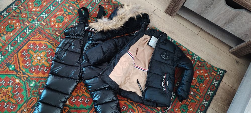 Продам куртку детскую