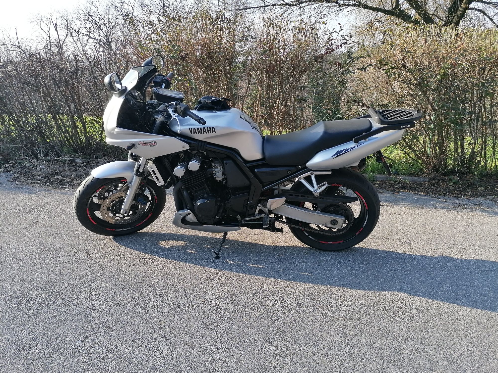 Мотоциклет Yamaha fazer 600