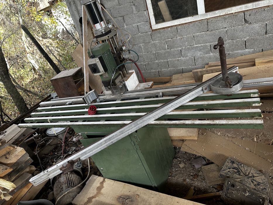 Mașină de găurit pentru balamale mobilier (acționare pneumatică, 380V)