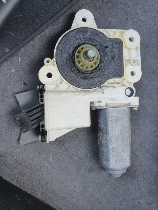 Motoras macara geam stanga spate Vectra C