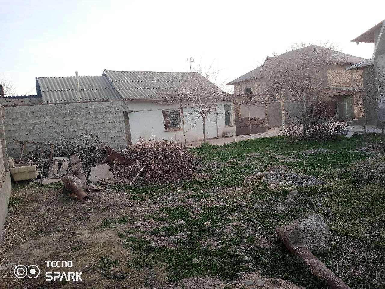 Нуробод эски мерныйда ховли сотилади