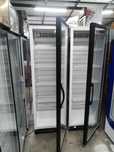 Vitrina frigorifica cu ușă frigider vertical