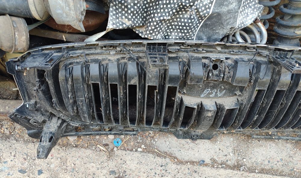 Решетка радиатора Geely Monjaro с эмблемой. Б/У
Приложение уже установ