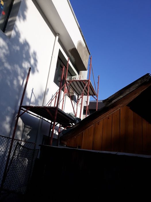 Execut lucrari de zugravit