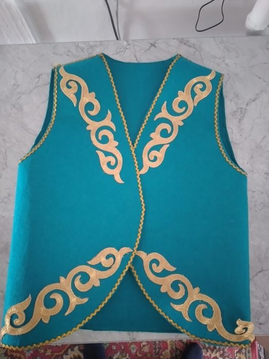 Продам жилетку на девочку