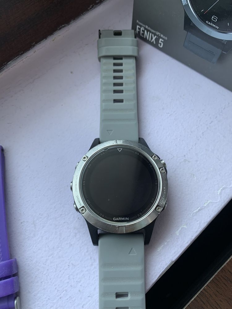 Часовник Garmin Fenix 5