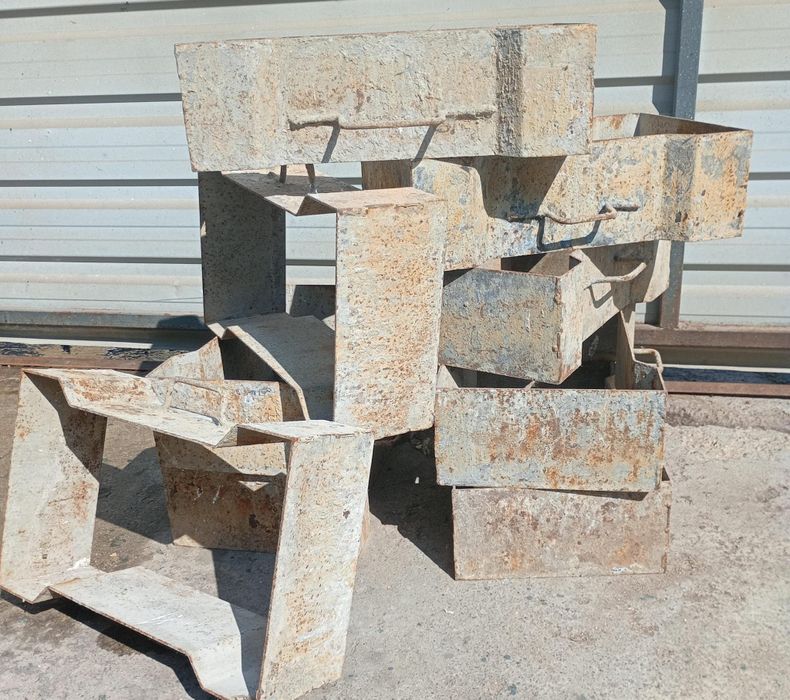 Vând Matrițe pentru capace rigolă