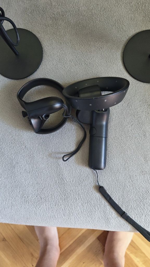 VR очила HTC + oculus контролер и сензори