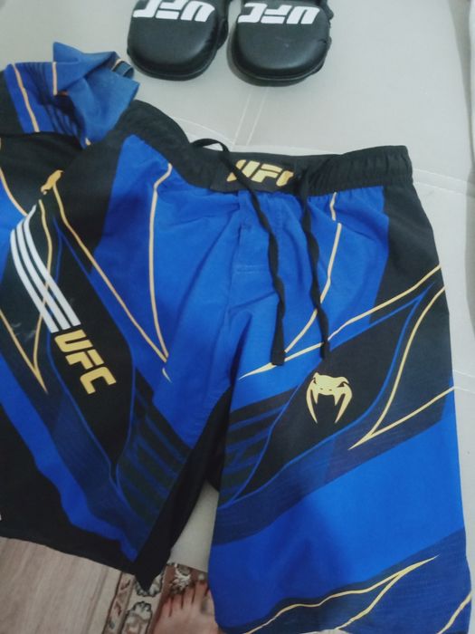 Продам экипировку перчатки,шорты ,футболку