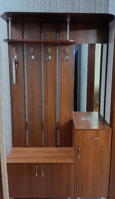 Продам прихожую.