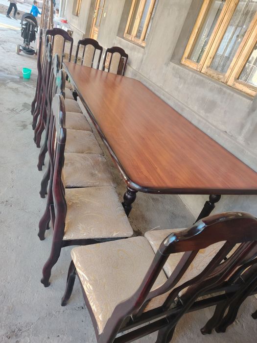 Прдается стол и стулья