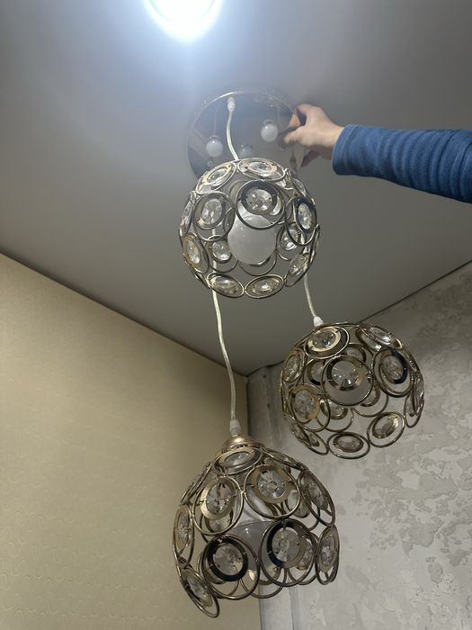 Продам люстры ( новые ) и дивандек ( накидки для дивана )