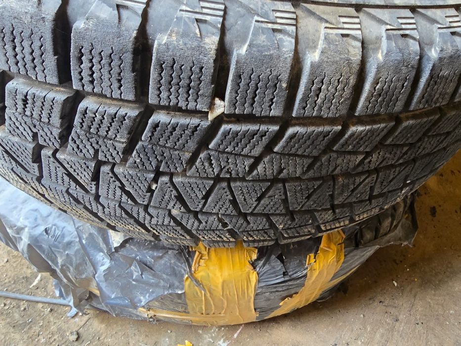 Продам зимные шины с дисками