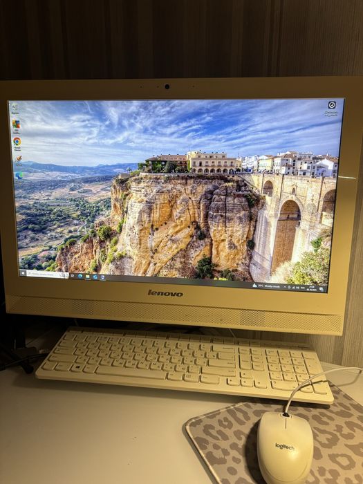 Продам моноблок Lenovo C40-30 (F0B4006ERK, 2015 г)