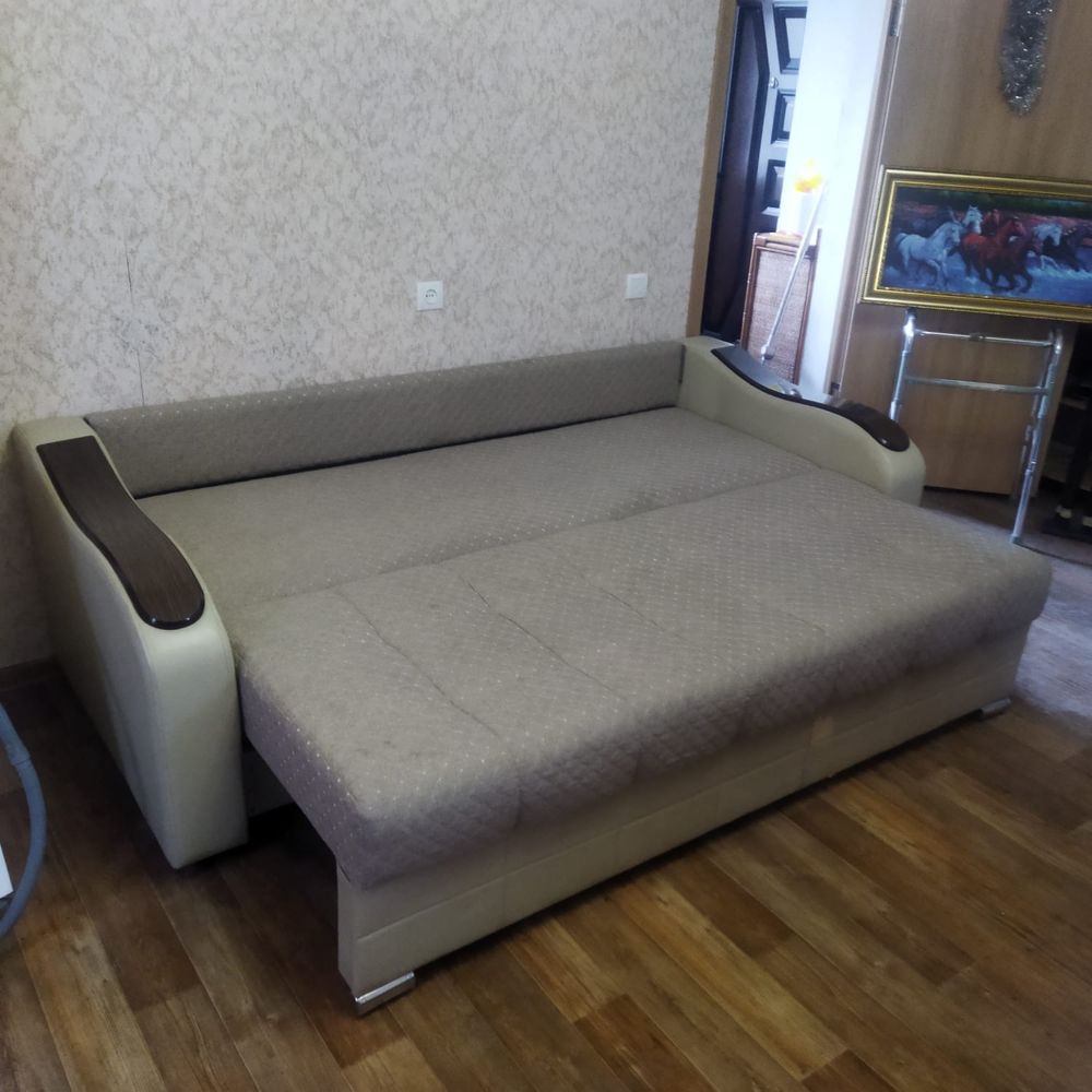 Диван в среднем состоянии