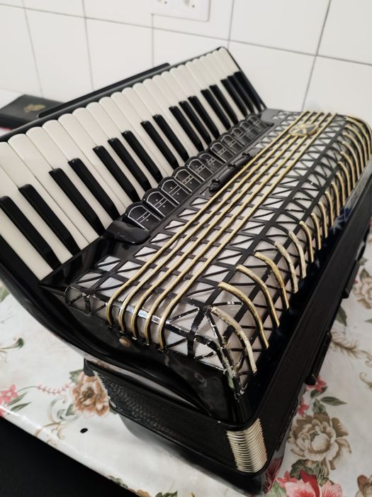 Vând acordeon hohner Atlantic 4 deluxe